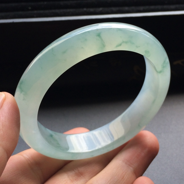 （超值推荐）冰种飘花手镯（56.6mm）