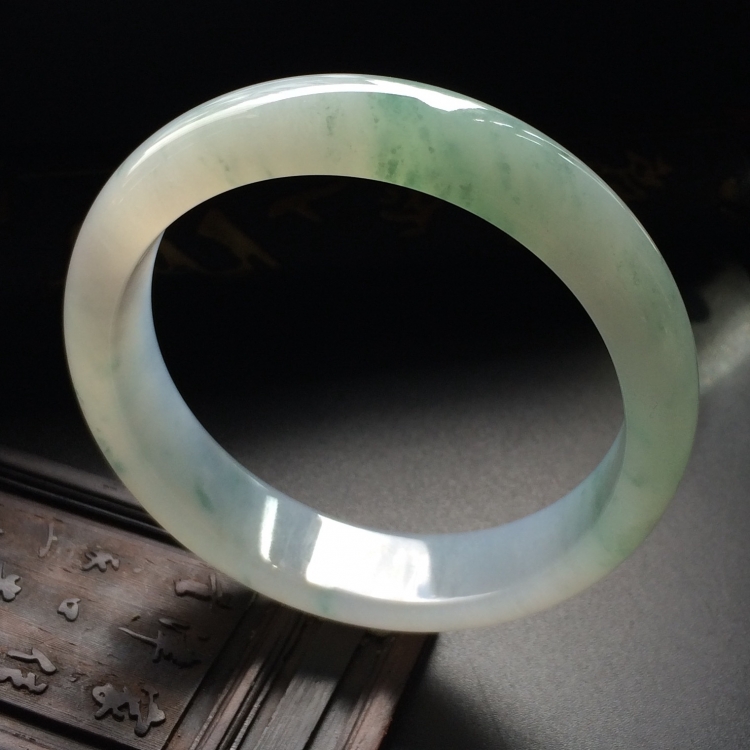 （超值推荐）糯冰种飘花手镯（57.7mm）