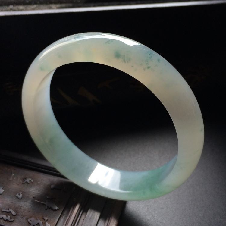 （超值推荐）糯冰种飘花手镯（57.7mm）