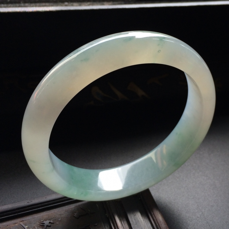 （超值推荐）糯冰种飘花手镯（57.7mm）