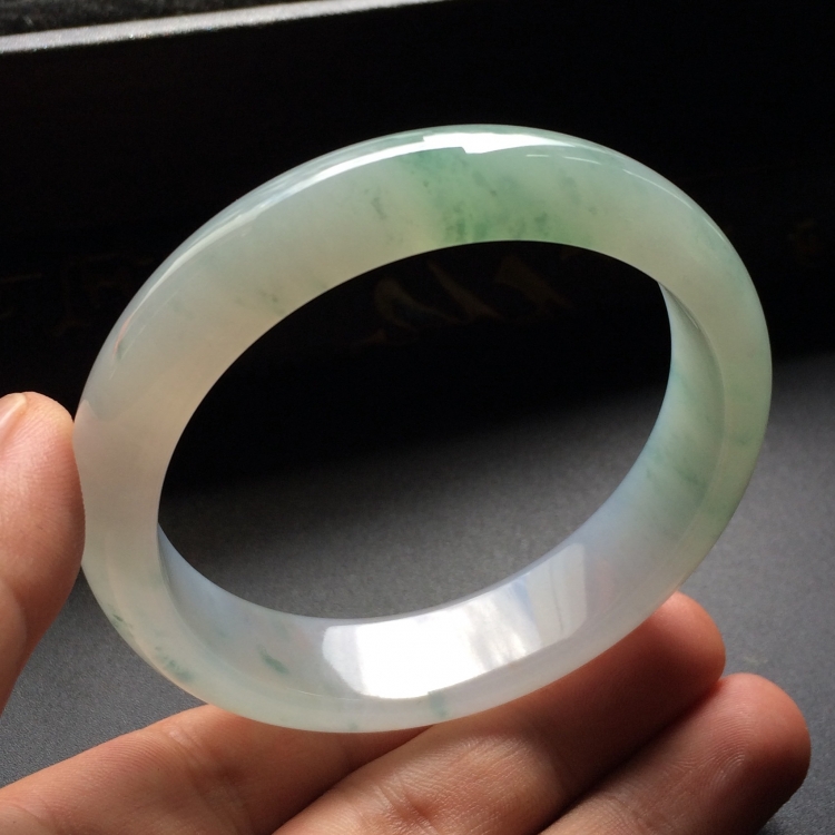 （超值推荐）糯冰种飘花手镯（57.7mm）