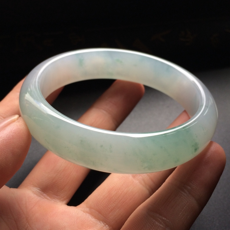 （超值推荐）糯冰种飘花手镯（57.7mm）