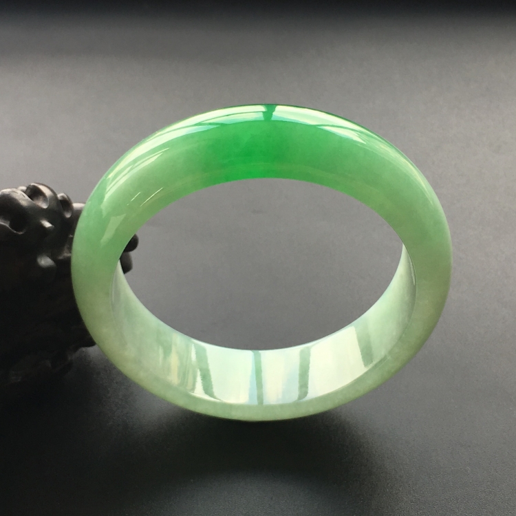 (超值推荐)糯冰种飘翠手镯(54mm)