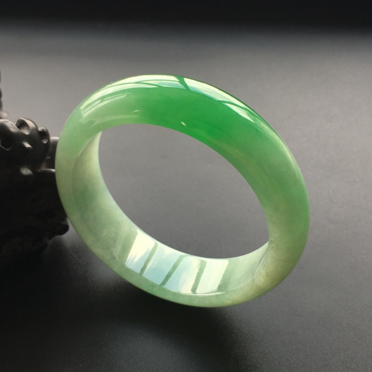 (超值推荐)糯冰种飘翠手镯(54mm)