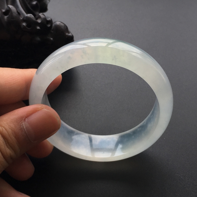 (超值推荐)冰玻种淡晴水手镯(57.8mm)