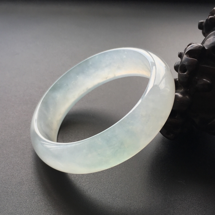 (超值推荐)冰玻种淡晴水手镯(57.8mm)