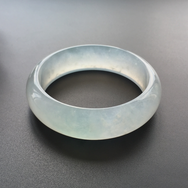 (超值推荐)冰玻种淡晴水手镯(57.8mm)