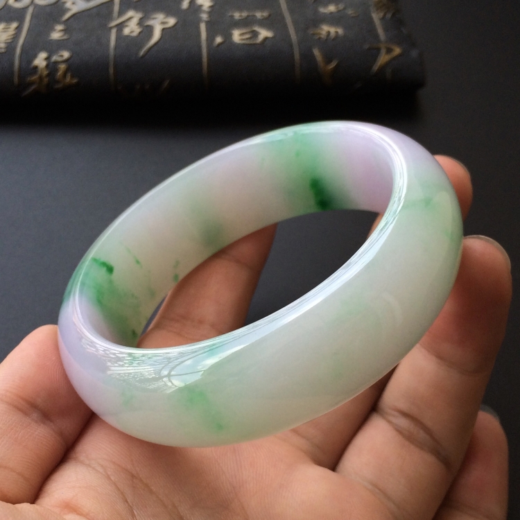 (超值推荐)糯冰种春带彩手镯(58.7mm)