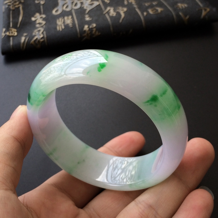 (超值推荐)糯冰种春带彩手镯(58.7mm)