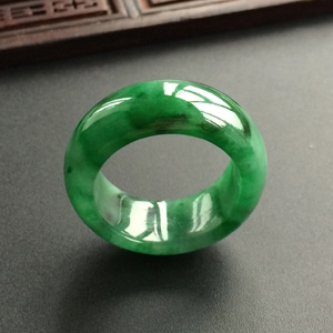 (超值推荐)糯冰种浓绿指环