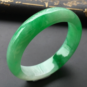 (超值推荐)糯冰种阳绿手镯(55.6mm)