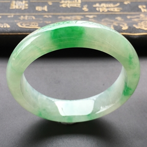 (超值推荐)糯冰种飘阳绿手镯(57.7mm)