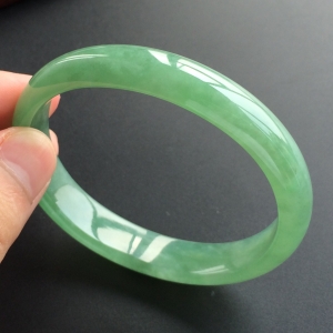 (超值推荐)糯冰种晴水贵妃镯(56mm-47.9mm)