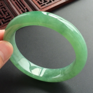 (超值推荐)糯冰种晴水手镯(53.9mm)