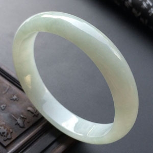 糯冰种淡晴水贵妃手镯(55.6mm-51mm)
