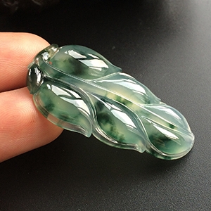 (超值推荐)冰种飘花玉叶挂件