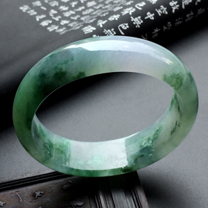 （超值推荐）糯冰种飘花贵妃镯（57.8mm-49.8mm）
