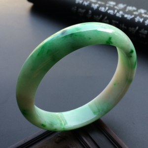 （超值推荐）糯冰种飘翠手镯（56.1mm）