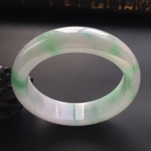 (超值推荐)糯冰种飘翠手镯(58.3mm)
