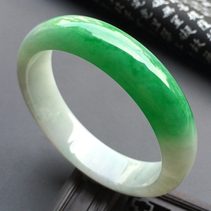 （超值推荐）糯冰种翠色手镯（57.2mm）