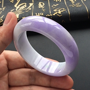 (超值推荐)糯冰种春带彩手镯（55mm）