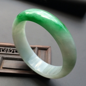 （超值推荐）糯冰种飘阳绿手镯（54.8mm）