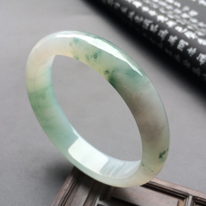 （超值推荐）糯冰种飘花手镯（57.3mm）