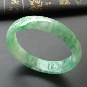 (超值推荐)糯冰种飘花贵妃镯(56.3mm-50.2mm)