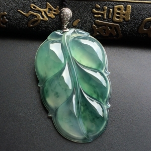 （超值推荐）冰种飘花玉叶挂件