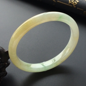 (超值推荐)糯冰种晴水飘黄翡贵妃镯（55.4mm-49.5mm）
