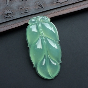 冰种晴水玉叶挂件