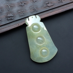 （超值推荐）糯冰种晴水连中三元挂件
