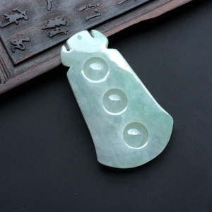 （超值推荐）糯冰种晴水连中三元挂件