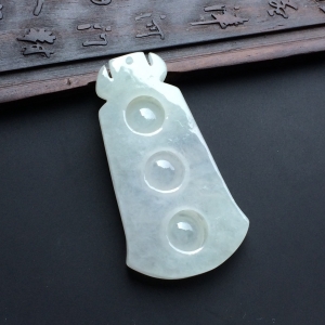 （超值推荐）冰种淡晴水连中三元挂件
