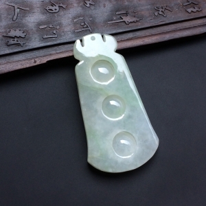 （超值推荐）糯冰种晴水连中三元挂件