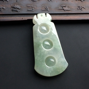 （超值推荐）冰种晴水连中三元挂件