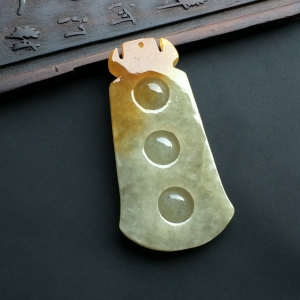 （超值推荐）糯冰种略飘黄翡连中三元挂件