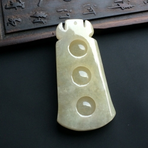 （超值推荐）糯冰种淡晴水连中三元挂件