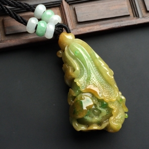 （超值推荐）糯冰种黄加绿白菜挂件