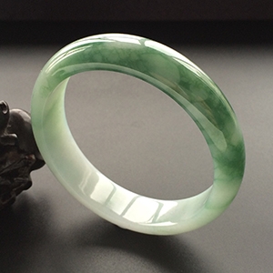 (超值推荐)糯冰种飘花手镯（58.2mm）