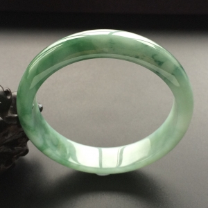 (超值推荐)糯冰种飘花手镯（58.6mm）