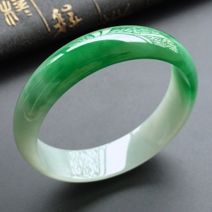 (超值推荐)糯冰种飘阳绿手镯(54.2mm)