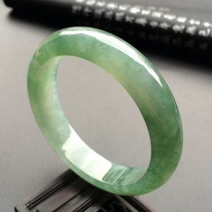 （超值推荐）糯冰种飘花手镯（56.8mm）