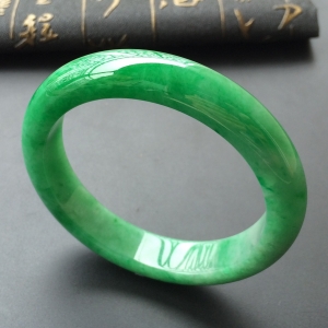 (超值推荐)糯冰种阳绿手镯(57mm)