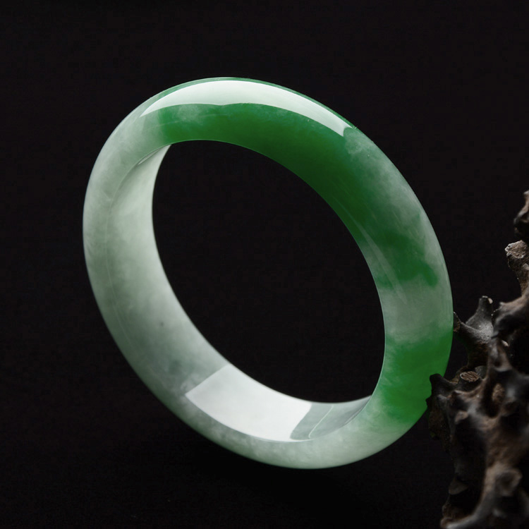 （超值推荐）糯冰种阳绿手镯（56.8mm）