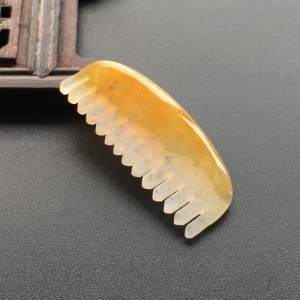 (超值推荐)糯冰种黄翡玉梳挂件