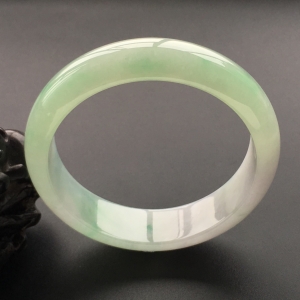 (超值推荐)糯冰种飘翠手镯(55mm)