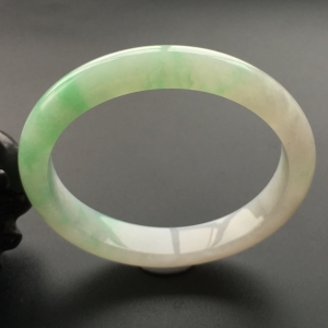 (超值推荐)糯冰种飘翠贵妃镯(54mm-47mm)