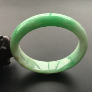 (超值推荐)糯冰种翠色手镯(56mm)