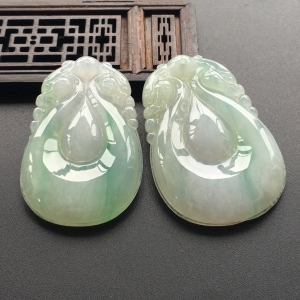 (超值推荐)糯冰种飘绿花双龙如意挂件(一对)